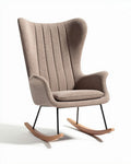 Schommelstoel van stof met houten leuningen en metalen frame 70 x 85 x 110cm
