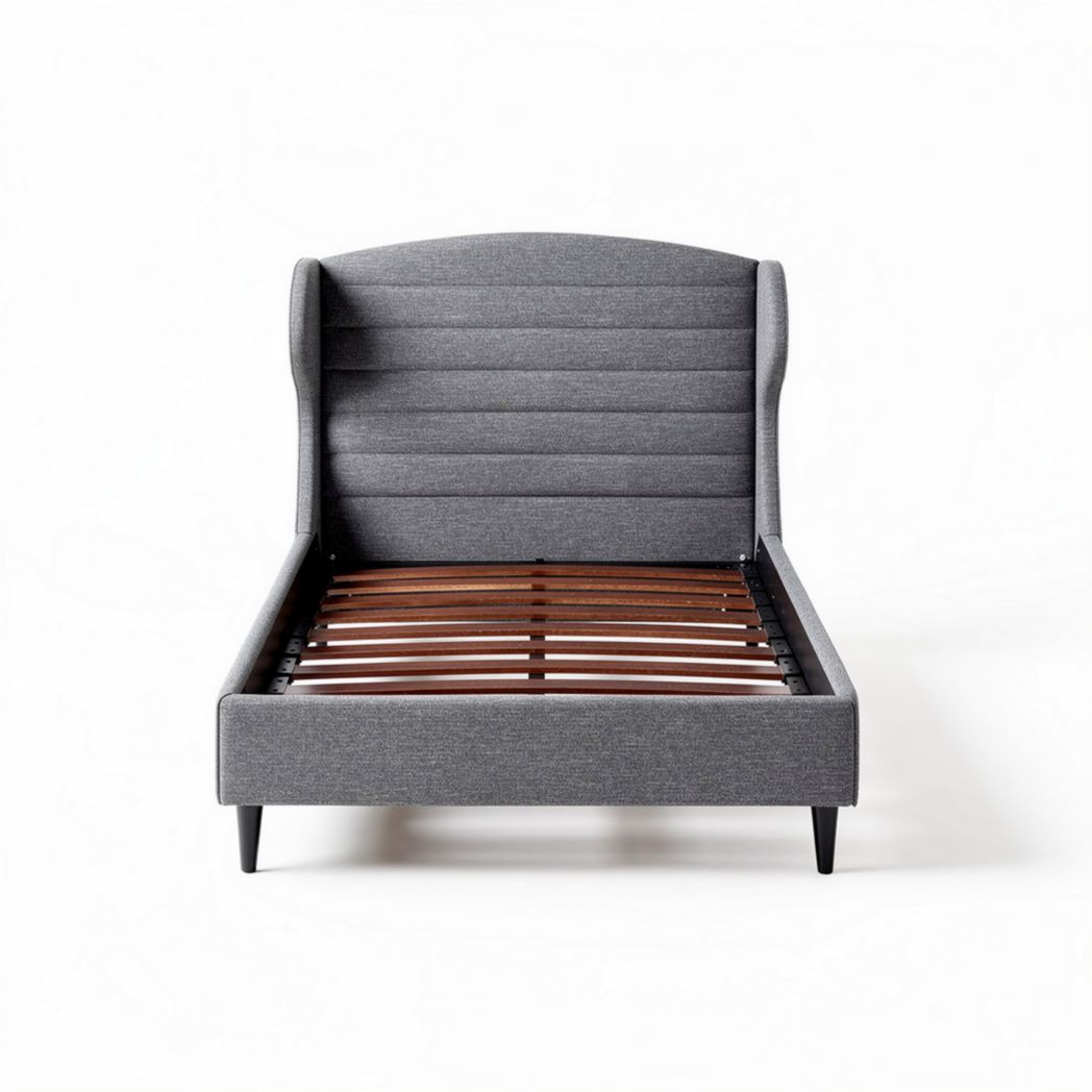 Middenhoog gestoffeerd bed van grijs textiel met houten lattenbodem 200 x 160 x 100cm